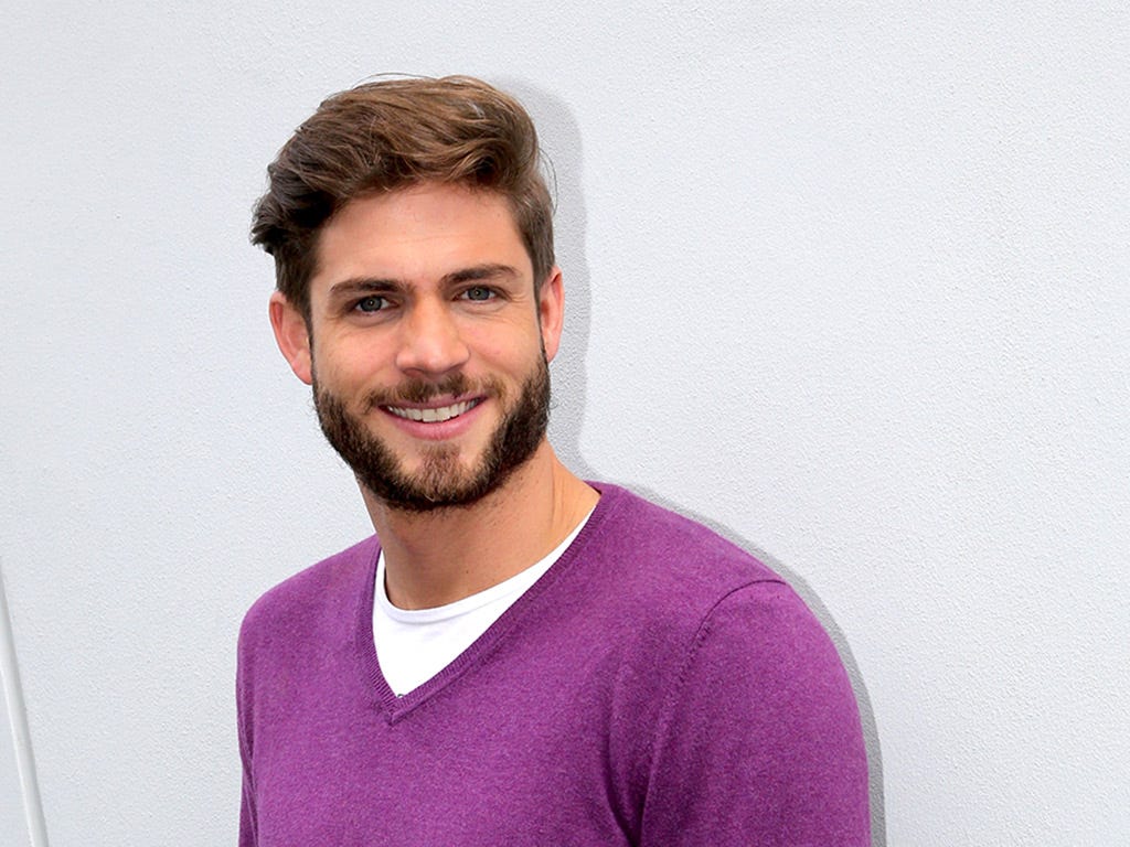 Clothing, Smile, Cheek, Facial hair, Sleeve, Chin, Forehead, Shoulder, Eyebrow, Joint, 