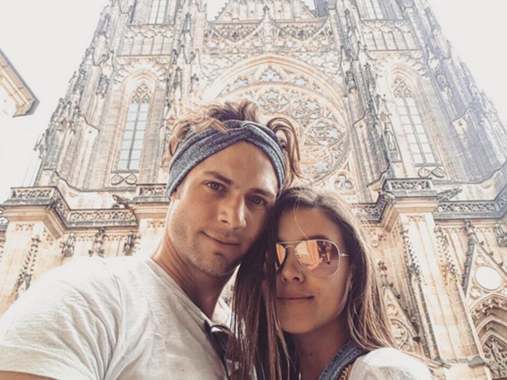 Architecture, T-shirt, Selfie, Temple, Medieval architecture, Honeymoon, Love, Byzantine architecture, Classical architecture, Gothic architecture, 