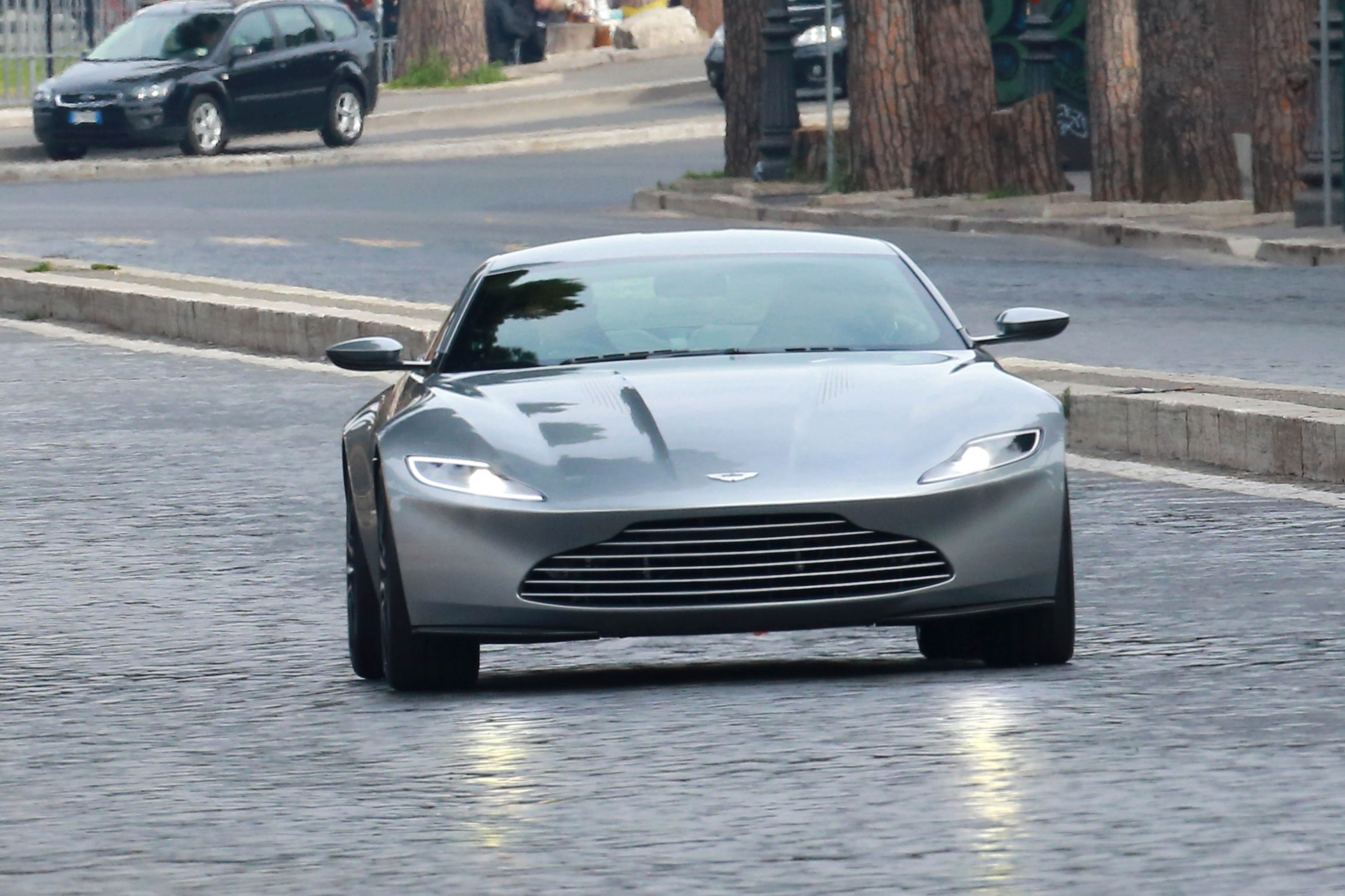 Aston Martin db10 2015