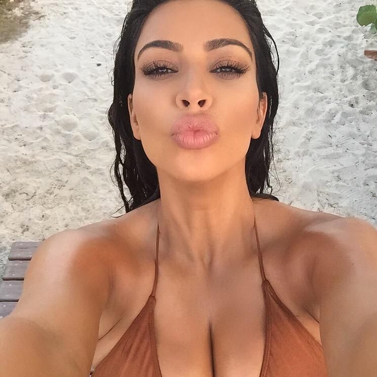 Kim Kardashian Tits Porn - Kim Kardashian Boobs Photos - Epic Boob Selfie Shows Off Pregnant Body