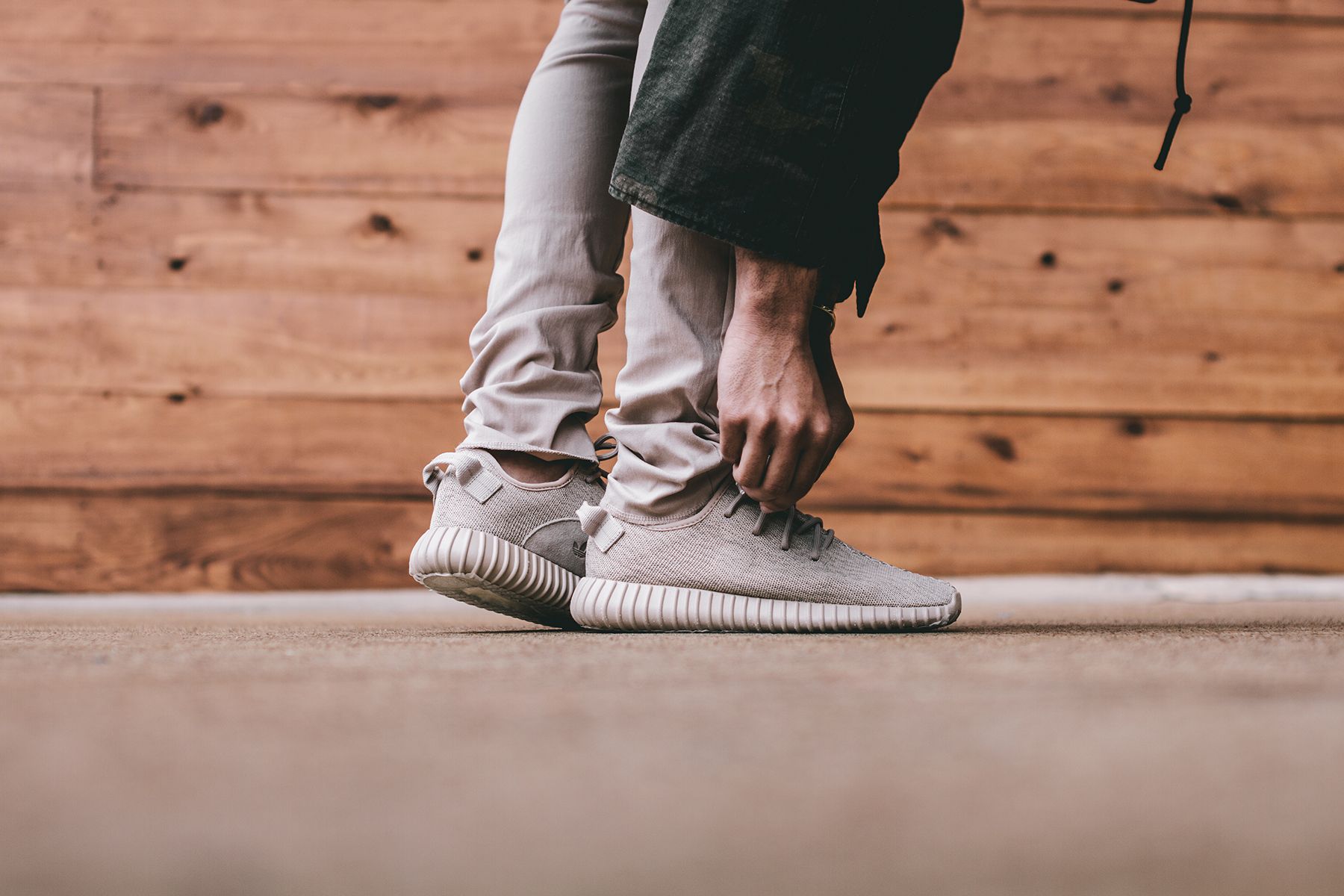 yeezy oxford tan outfit