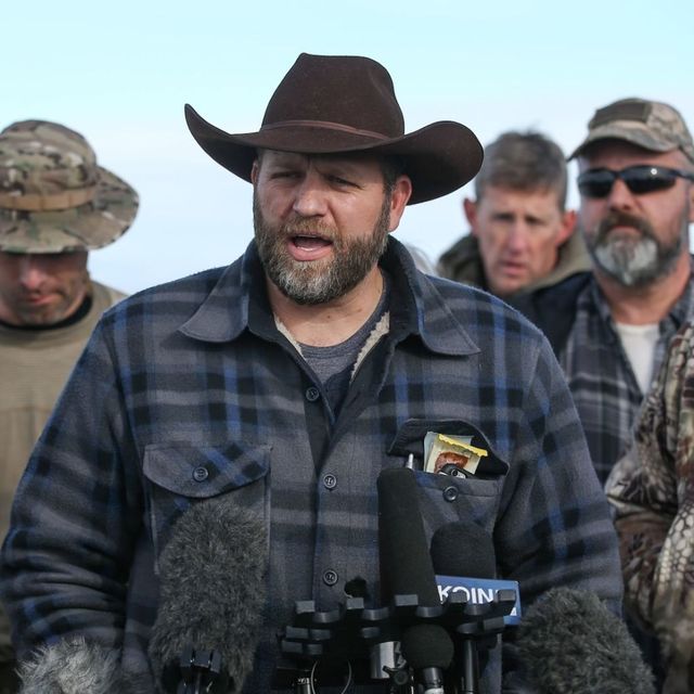 Oregon Governor Calls for Federal Government to Get Rid of the Militia