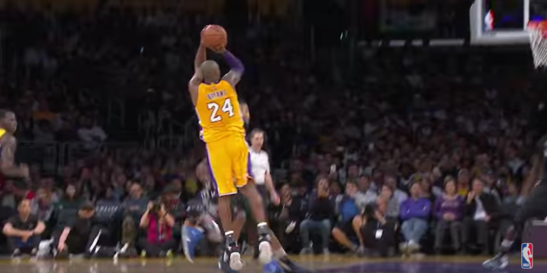 Kobe Bryant Drops 38 and 14 in the Fourth Against the Minnesota Timberwolves