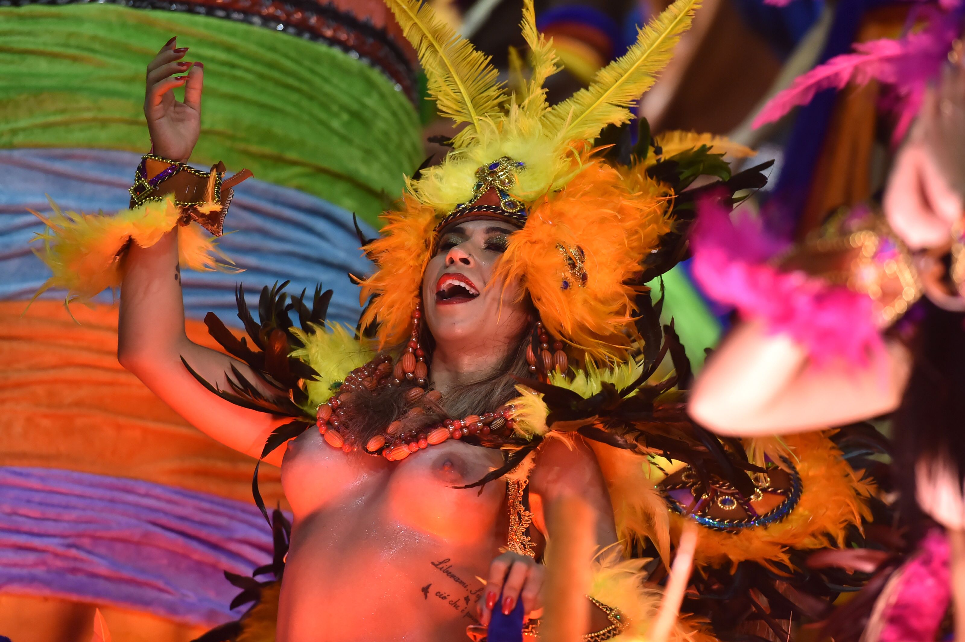 25 Striking and Sexy Photos From Carnival