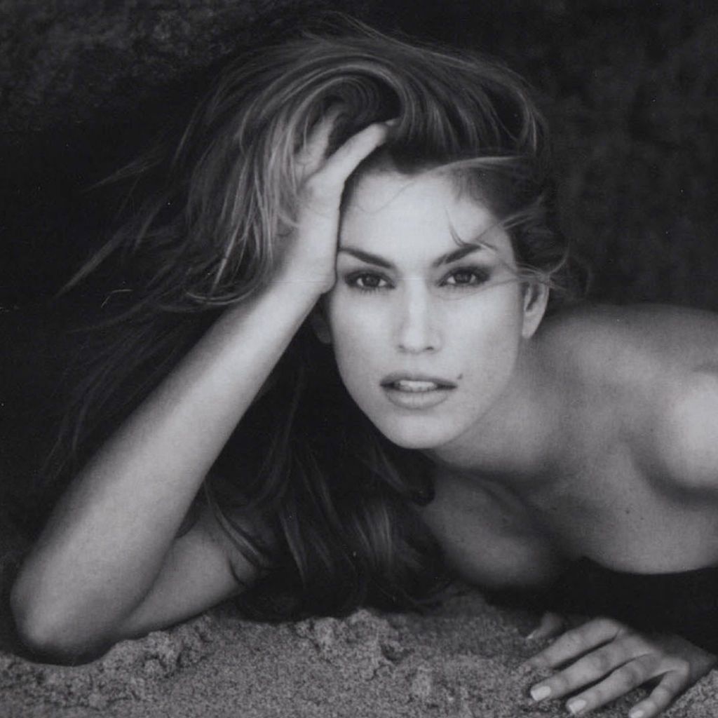 15 Gorgeous Photos of Cindy Crawford