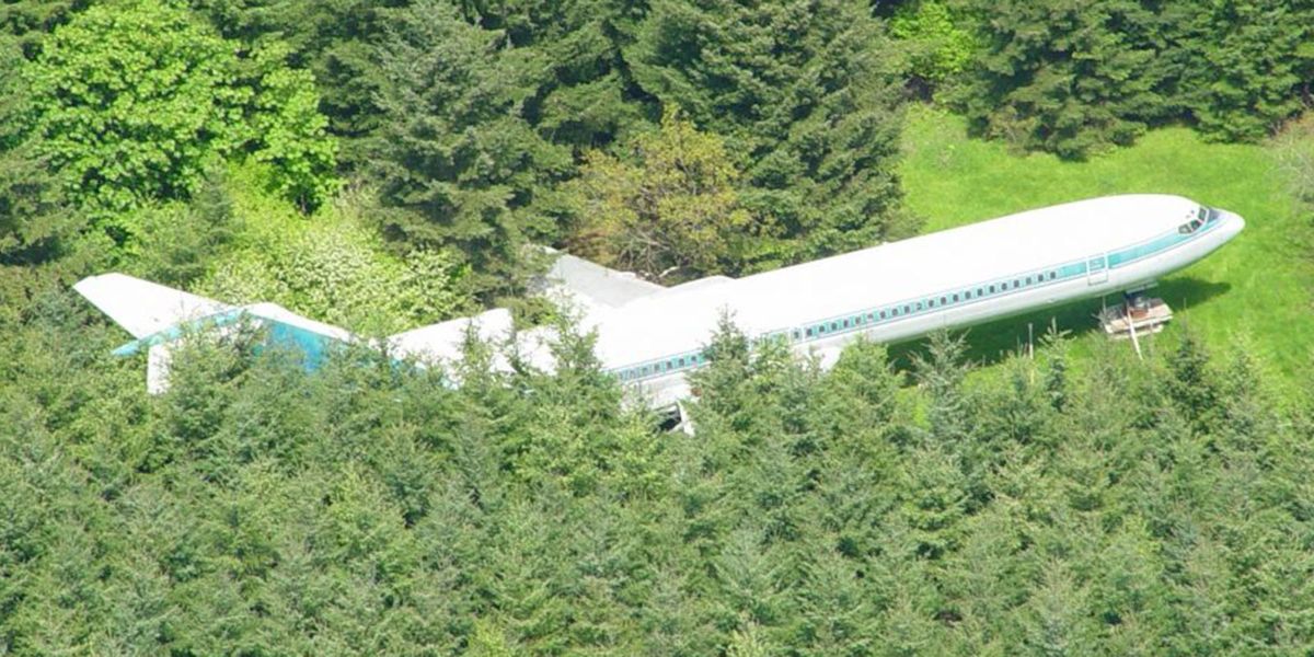 This Man S Home Is A Boeing 727 Parked In The Oregon Woods