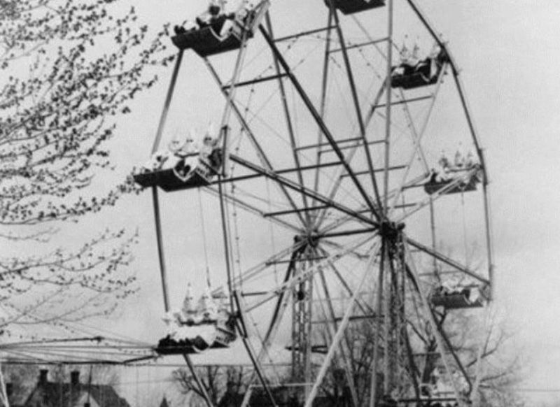 White, Line, Monochrome photography, Monochrome, Amusement ride, Black-and-white, World, Amusement park, Ferris wheel, Nonbuilding structure, 