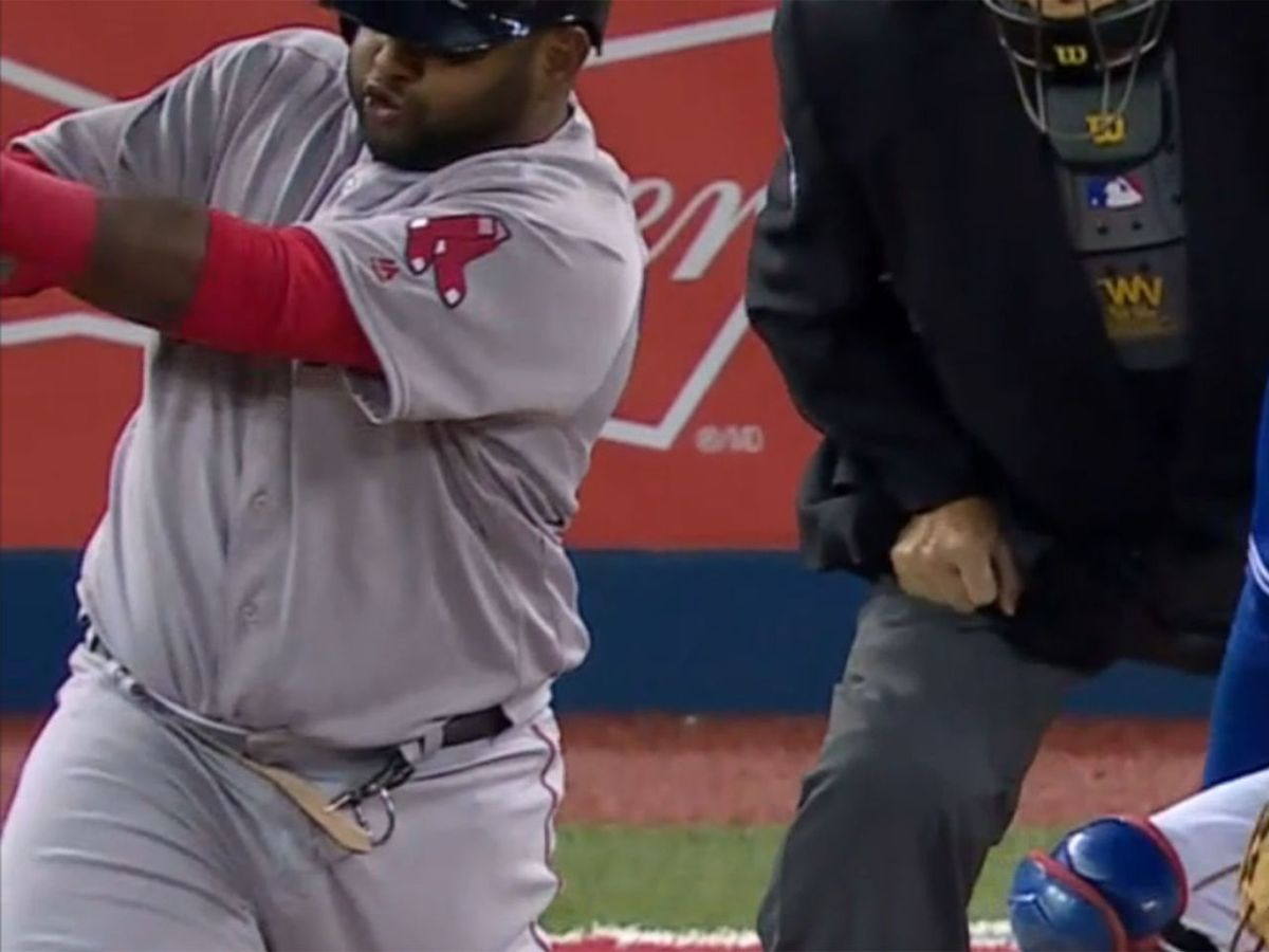 Pablo Sandoval belt breaks on swing (Video)