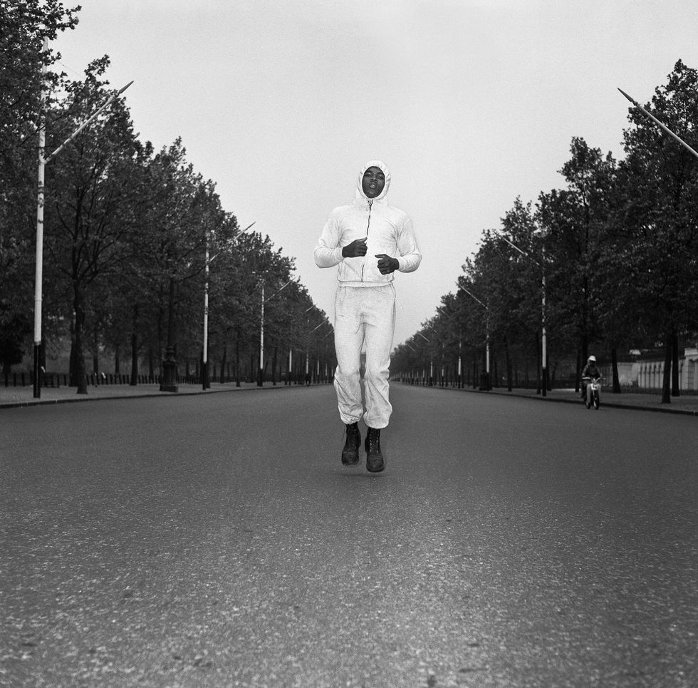 Road surface, Standing, Asphalt, Monochrome, Monochrome photography, Black-and-white, Gesture, Tar, Walking, Park, 