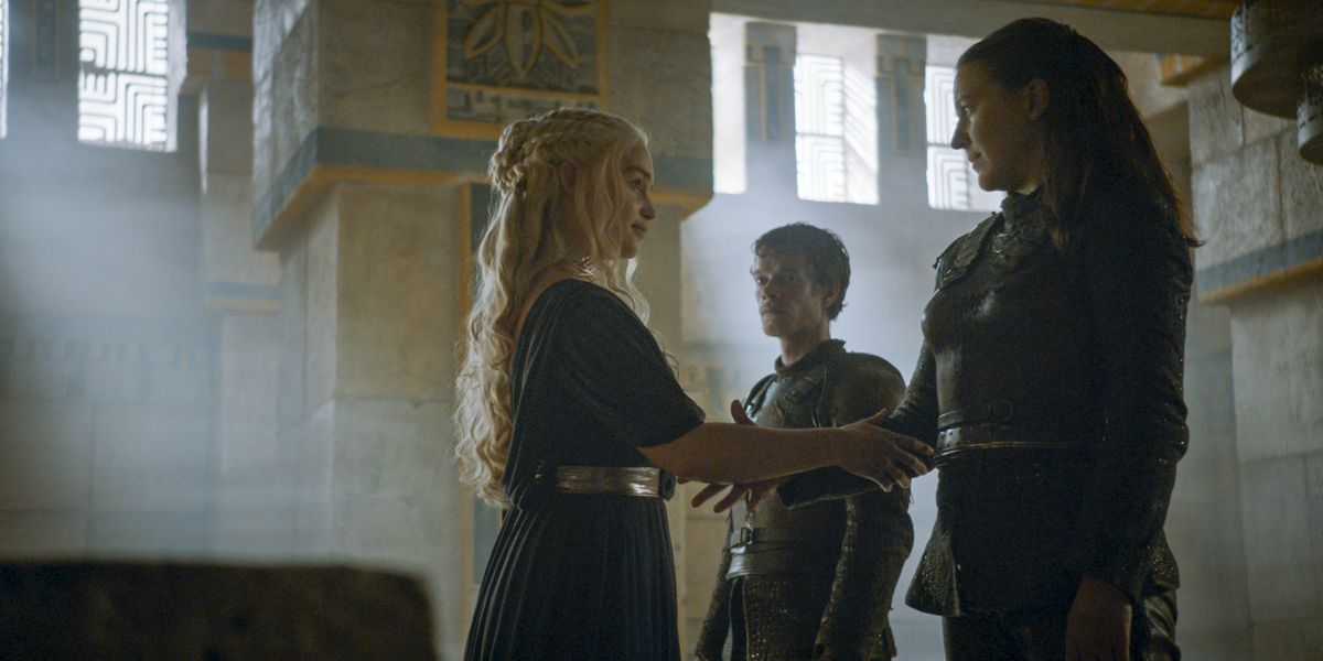 Emilia Clarke Wants Daenerys To Have A Lesbian Relationship On Game Of