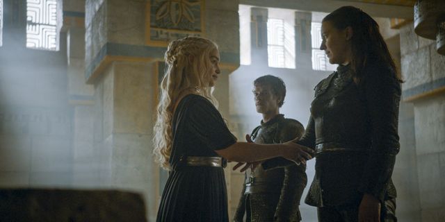 Emilia Clarke Wants Daenerys To Have A Lesbian Relationship On Game Of 