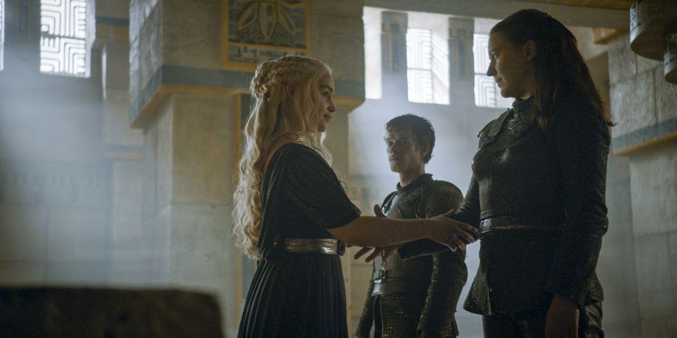 Emilia Clarke Wants Daenerys to Have a Lesbian Relationship on Game of ...