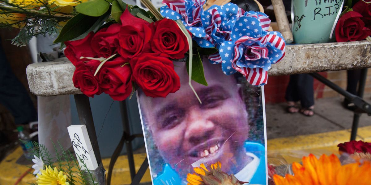 Alton Sterling Vigil — The Memorial Outside of Triple S Food Mart in ...