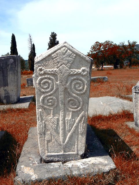 Headstone, Rock, Cemetery, Stele, Memorial, Artifact, Grave, Carving, Nonbuilding structure, Creative arts, 