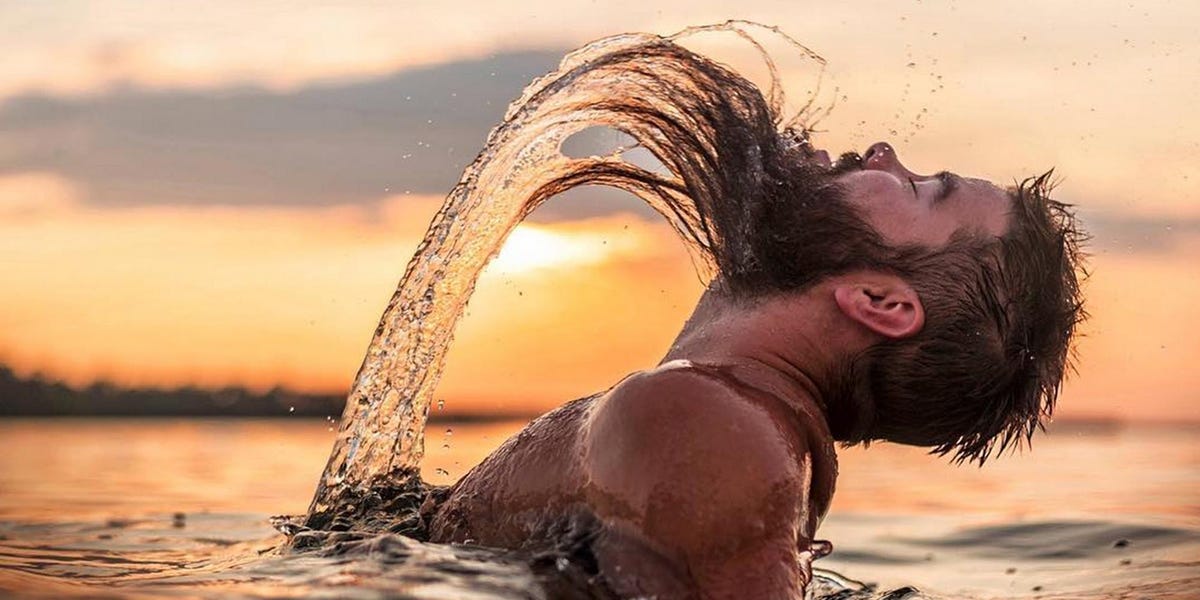 Men Are Doing the Mermaid Flip with Their Beards - Best #BeardFlip Photos Men Are Doing the Mermaid Flip with Their Beards - Best #BeardFlip Photos