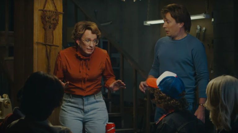 Stranger Things  Vídeo relembra o desaparecimento de Barb e o furto dos  waffles - NerdBunker