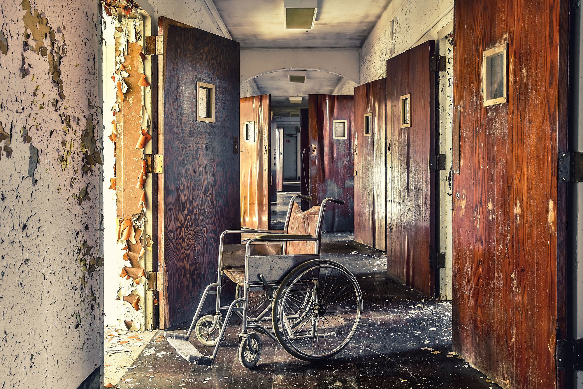 abandoned insane asylum rooms