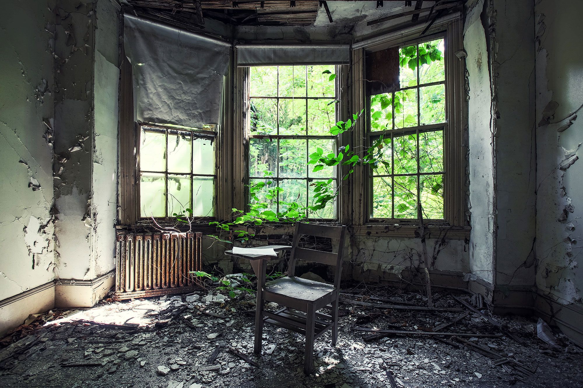 abandoned insane asylum rooms