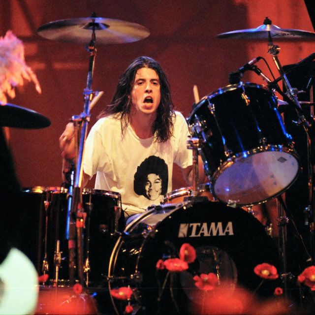 Dave Grohl İlk Nirvana Gösterisi VideosuDave Grohl İlk Nirvana Gösterisi Videosu  