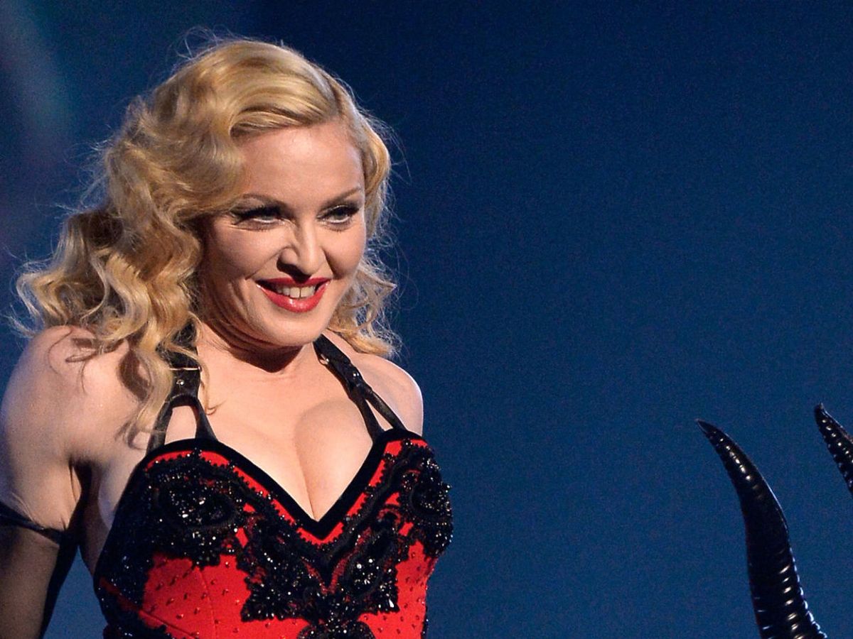 1200px x 900px - Madonna Promises to Give People Blowjobs If They Vote for Hillary Clinton