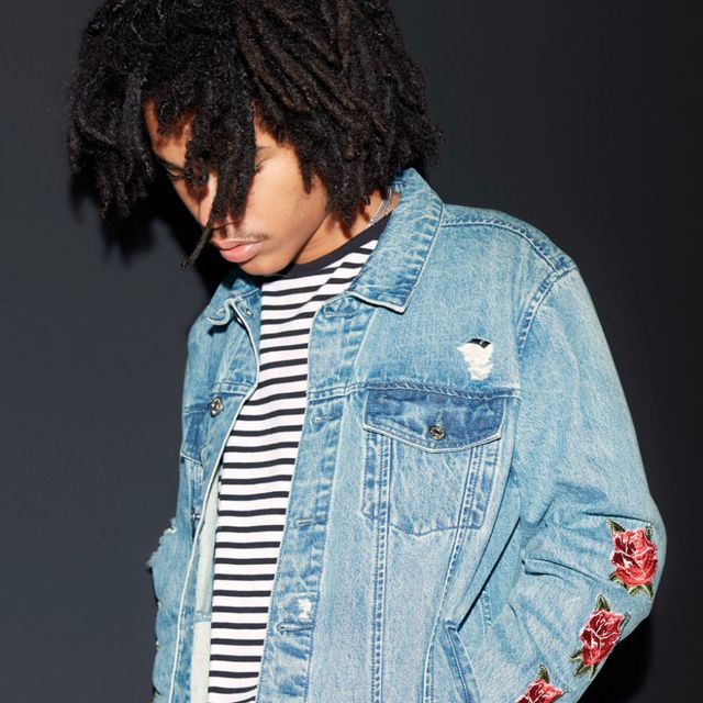 Denim, Collar, Jacket, Style, Black hair, Fashion, Street fashion, Pocket, Jheri curl, Button, 