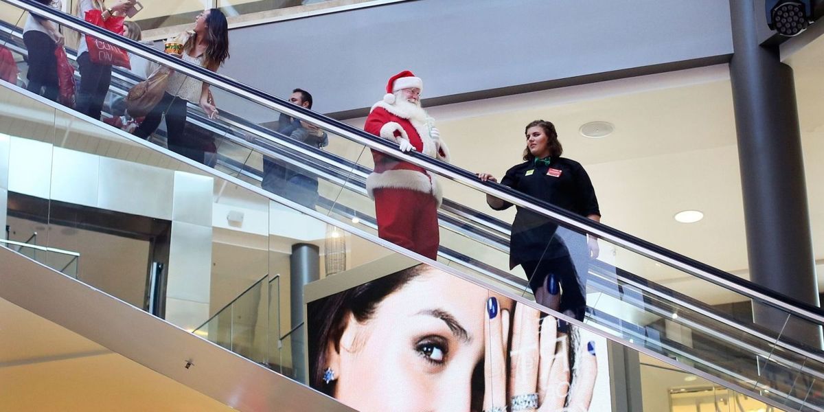 Florida Mall Santa Punished for Joke About Hillary Clinton, "Naughty List"