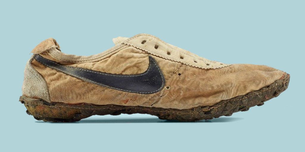 malicioso cámara atómico Nike Waffle Racer Up for Auction - Why These Nike Moon Shoes Cost Thousands  of Dollars