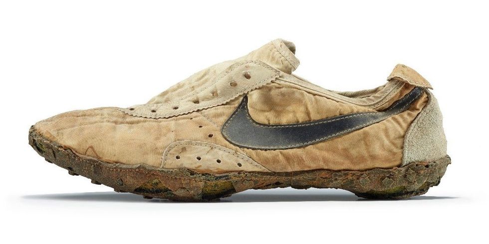 Sufijo agujas del reloj borde Nike Waffle Racer Up for Auction - Why These Nike Moon Shoes Cost Thousands  of Dollars