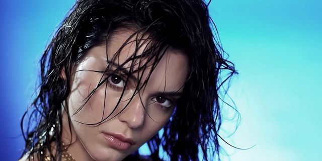 How To: 5 Steps to Kendall Jenner's Holiday Wet-Look Hairstyle