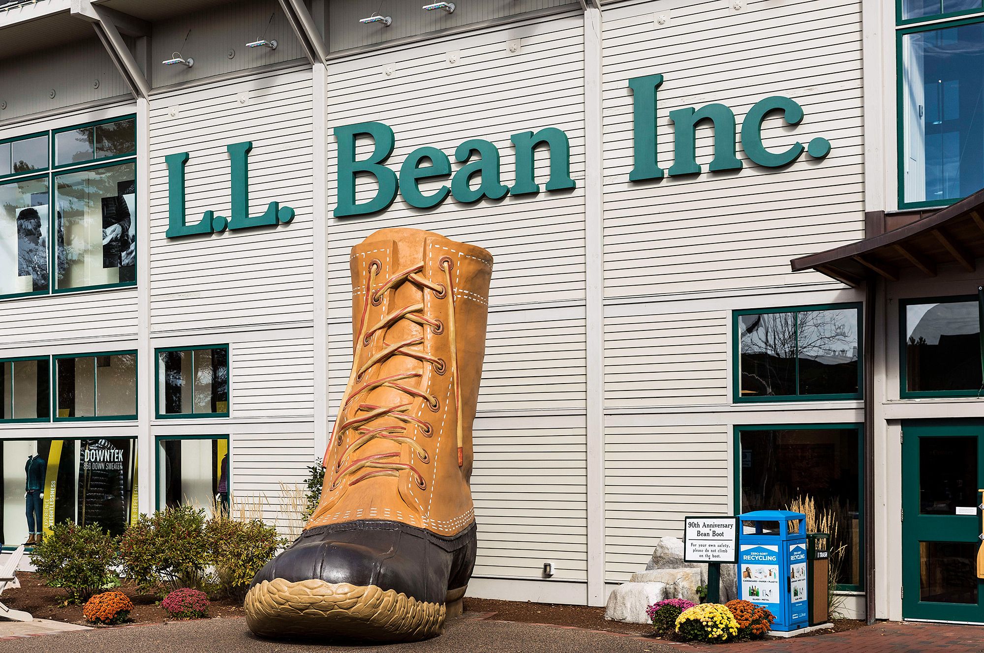 L L Bean Reacts To Accusations Of Supporting Donald Trump LL Bean   1484088961 Ll Bean 