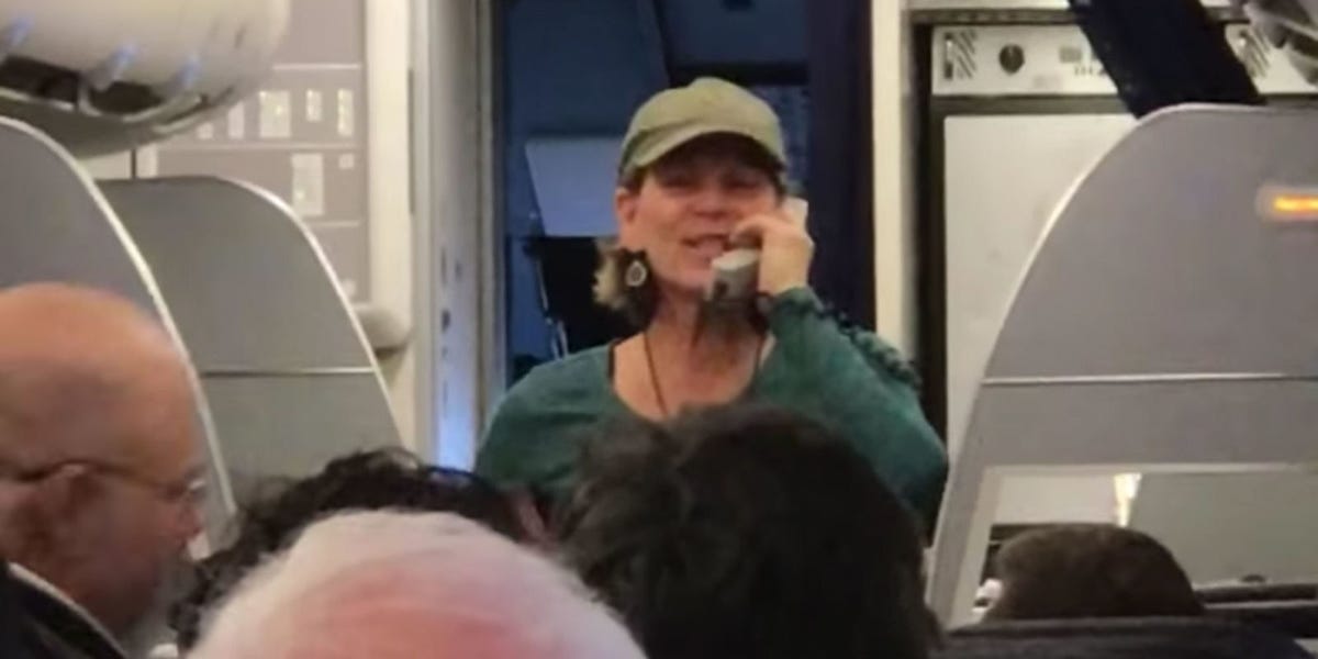 A Pilot's Rant Scared the Crap Out of Her Passengers, Who Left the Plane