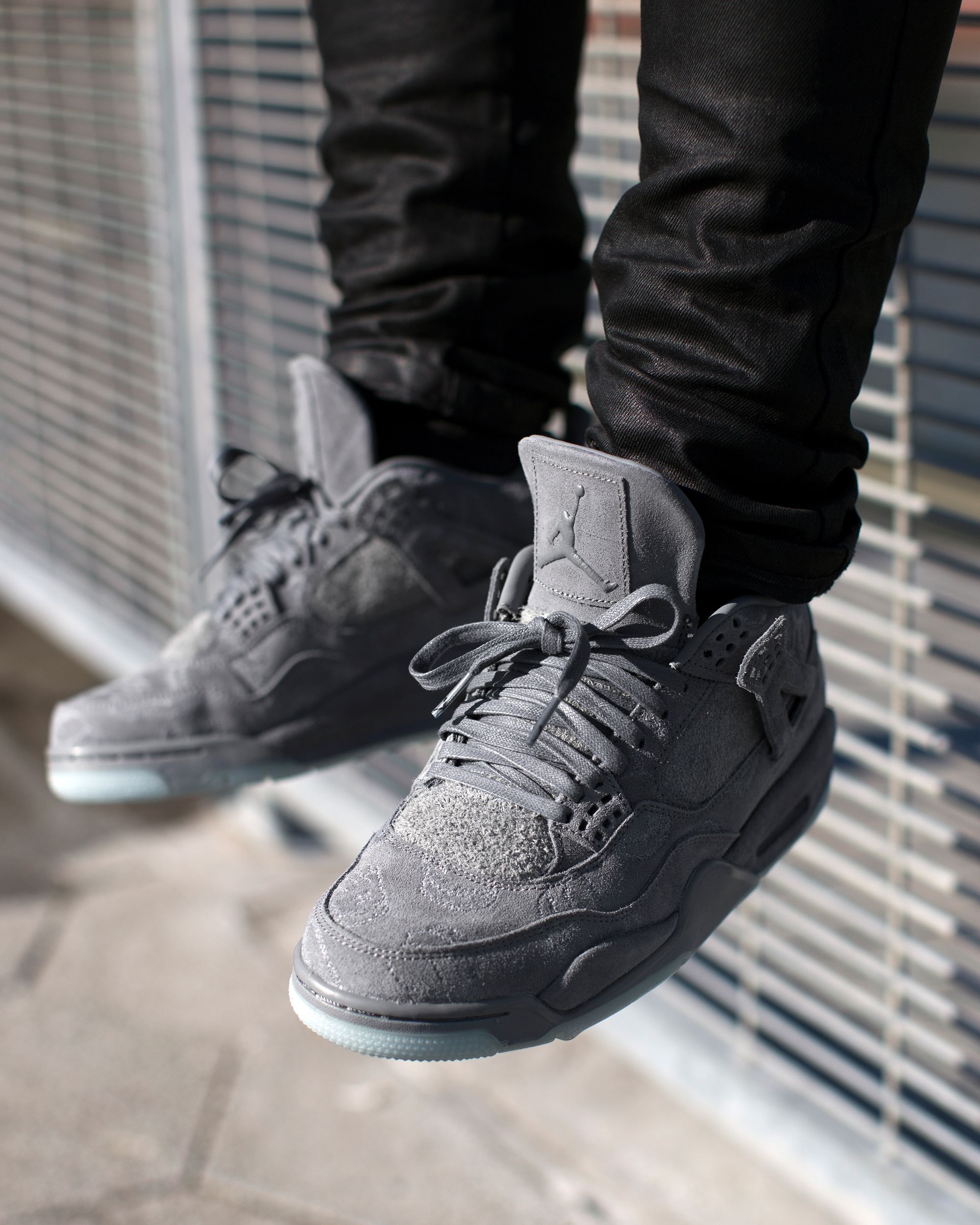 Kaws jordans online