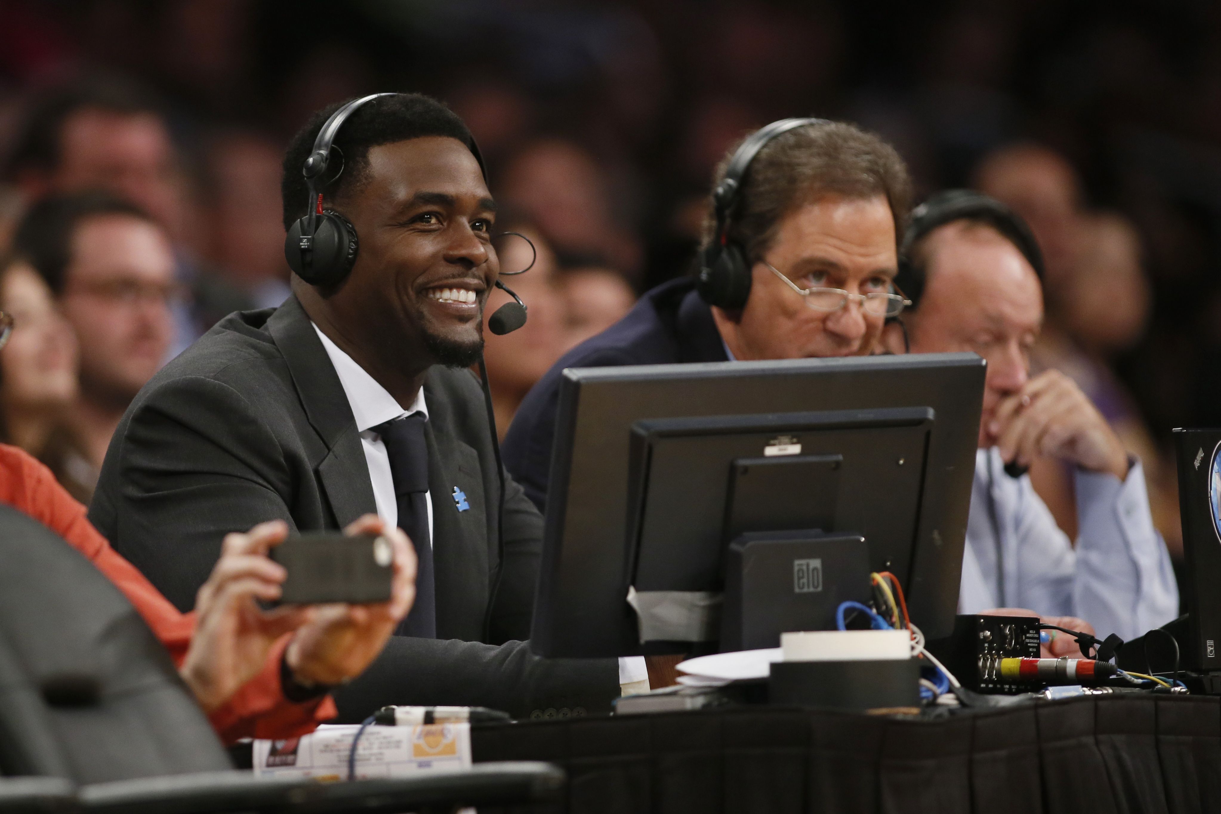 Chris Webber Talks NBA Finals While Doing His Grocery Shopping