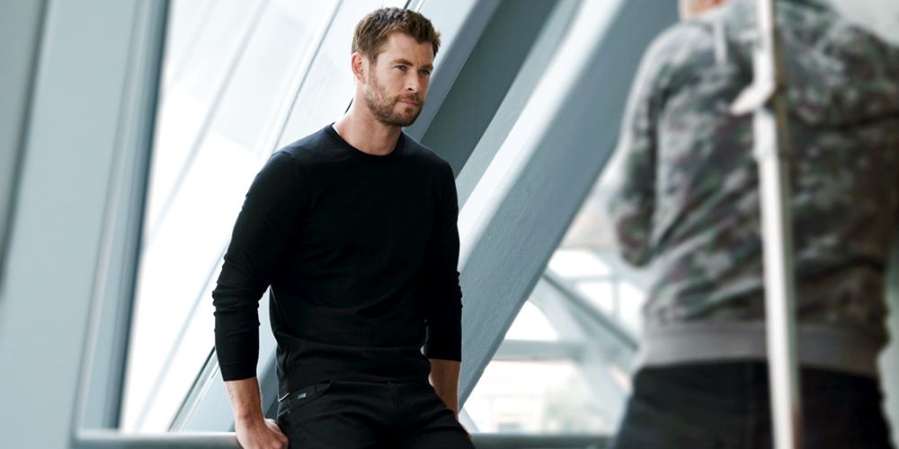 dress like chris hemsworth