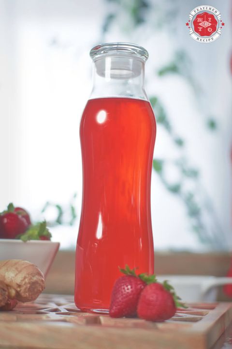Drink, Strawberry juice, Juice, Food, Vegetable juice, Bottle, Non-alcoholic beverage, Strawberry, Fruit, Shrub, 