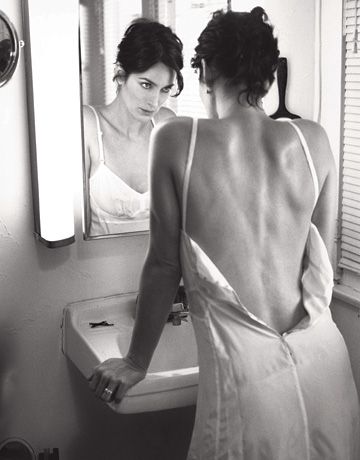 Carrie-anne moss sexy