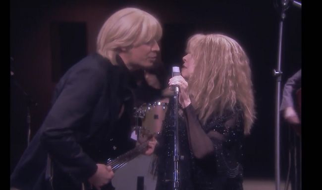 Stevie Nicks Performs Stop Draggin My Heart Around On The - 