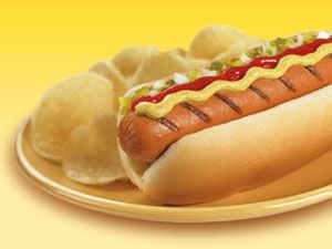 Hot dog bun, Food, Cuisine, Bockwurst, Hot dog, Sausage, Finger food, Ingredient, Sausage bun, Knackwurst, 