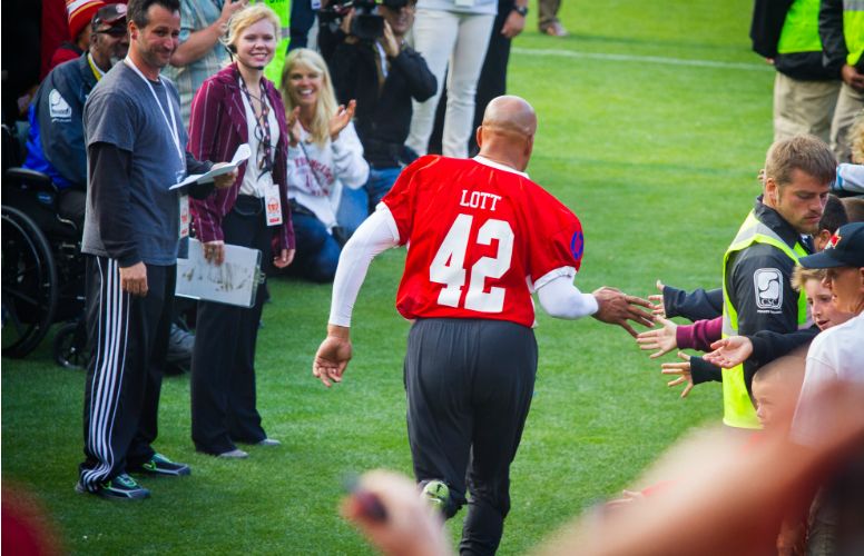 What Ronnie Lott's Son Learned About Playing, Retiring, and