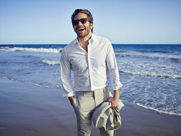 Jake-Gyllenhaal-California-Linen-Suit-43