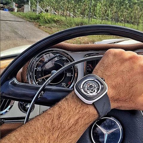 instagram-watches-car-43