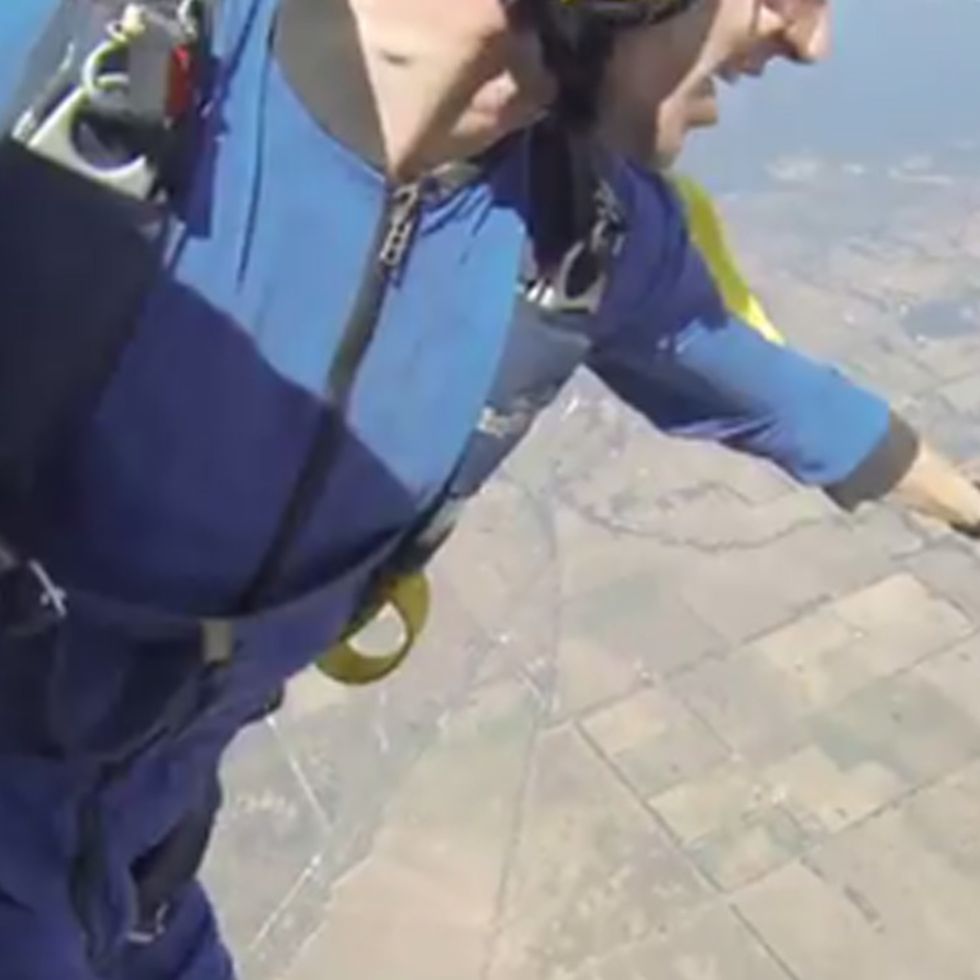 Instructor Saves Skydiver Having A Seizure At 12 000 Feet