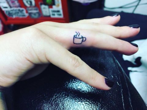 zayn malik tattoo crossed fingers