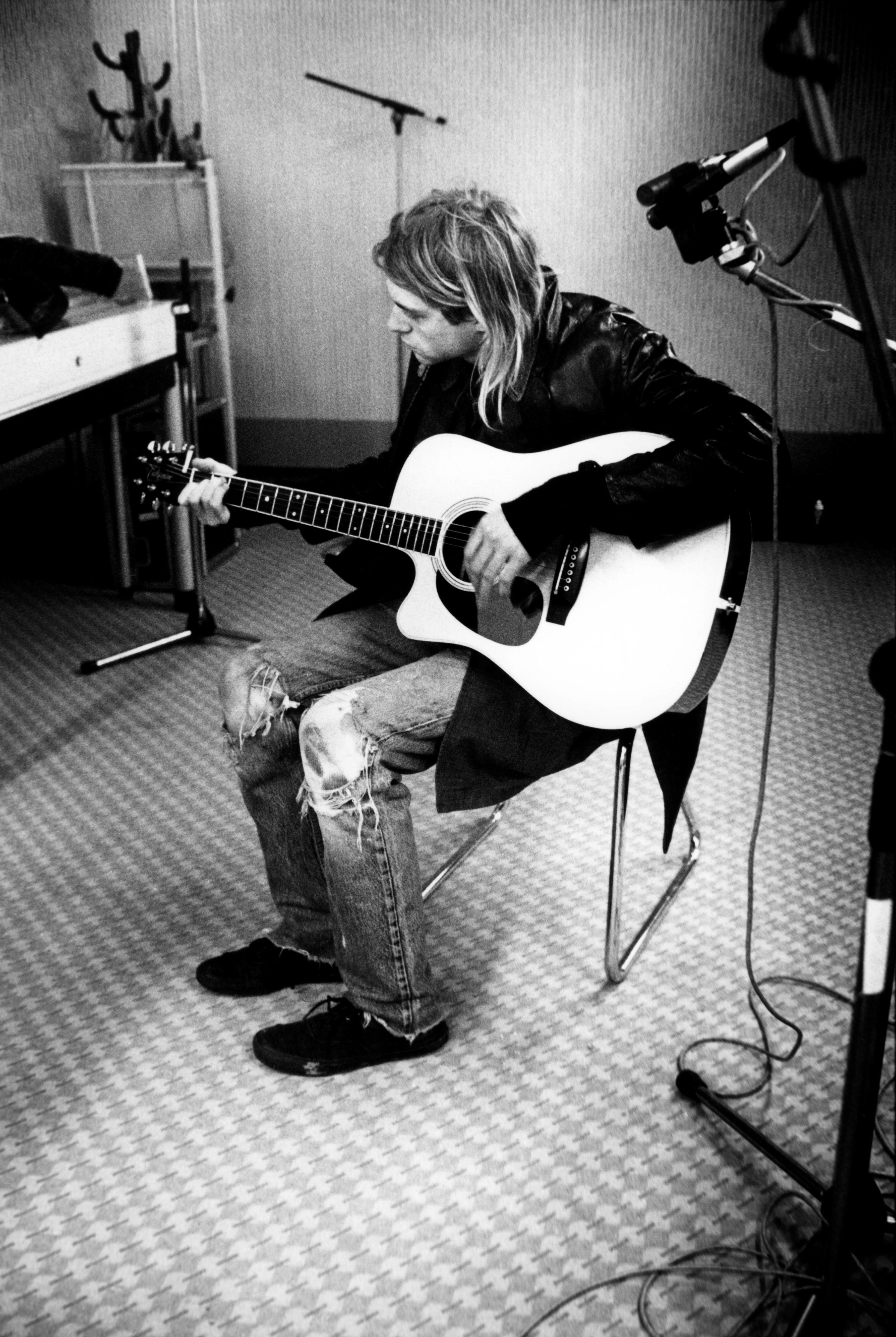 kurt cobain black shoes