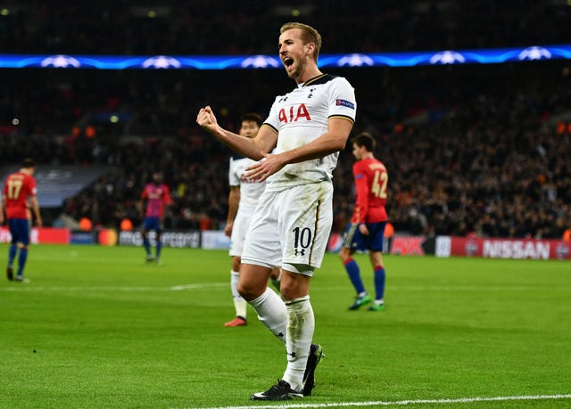 Harry Kane Shuts Down Piers Morgan Arsenal Kit Jibes In ...