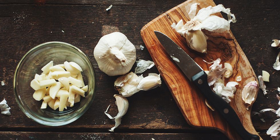 Wood, Food, Ingredient, Garlic, Natural foods, Whole food, Produce, Natural material, Still life photography, Vegetable, 
