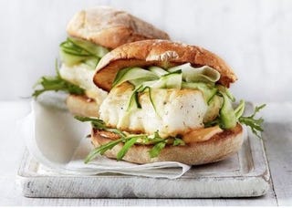 Fishburger avec mayonnaise au chili Fishburger avec mayonnaise au chili