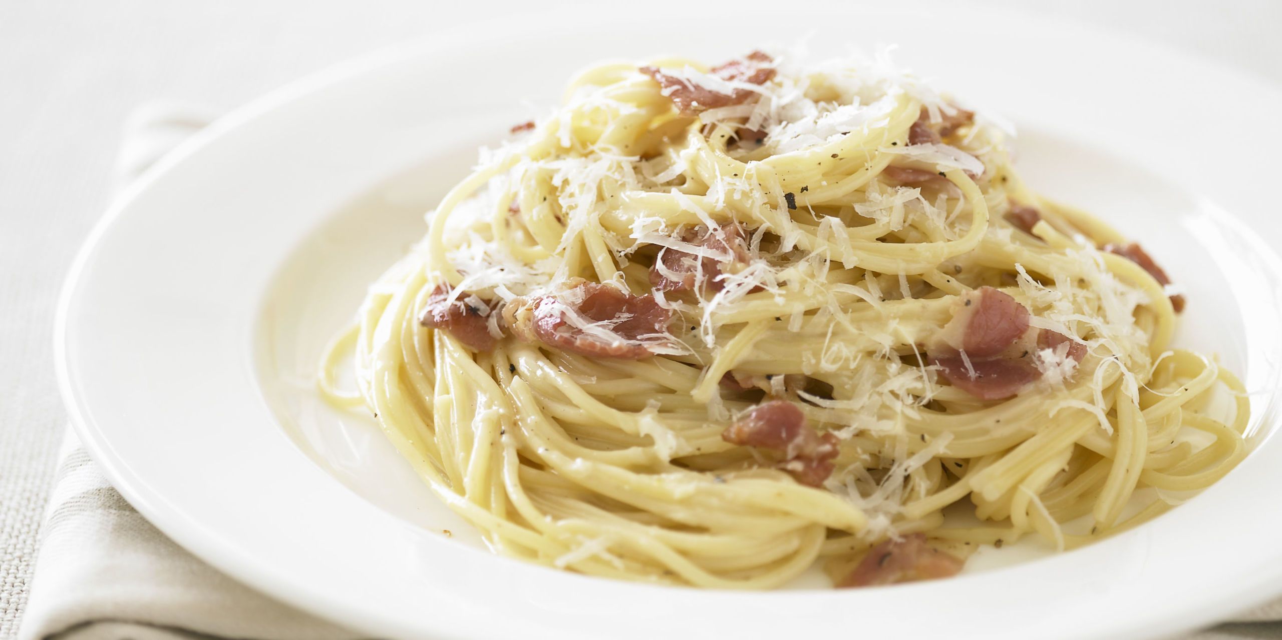 Best Spaghetti Carbonara Recipe - How To Make Spaghetti Carbonara Easily