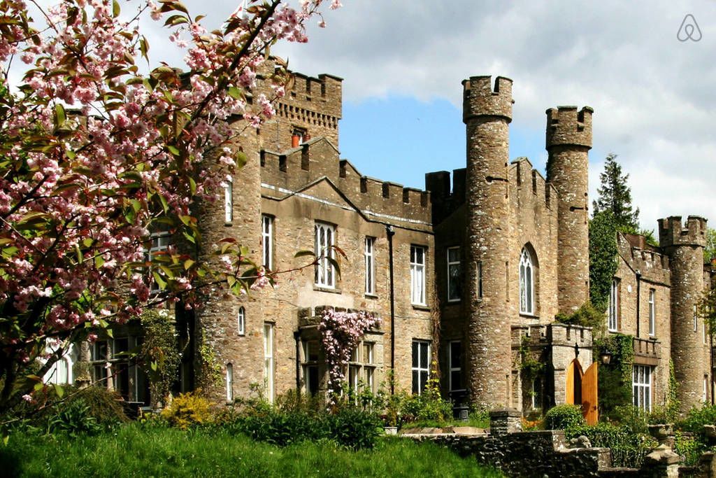 English Castle B&B - Stay In Augbill Castle