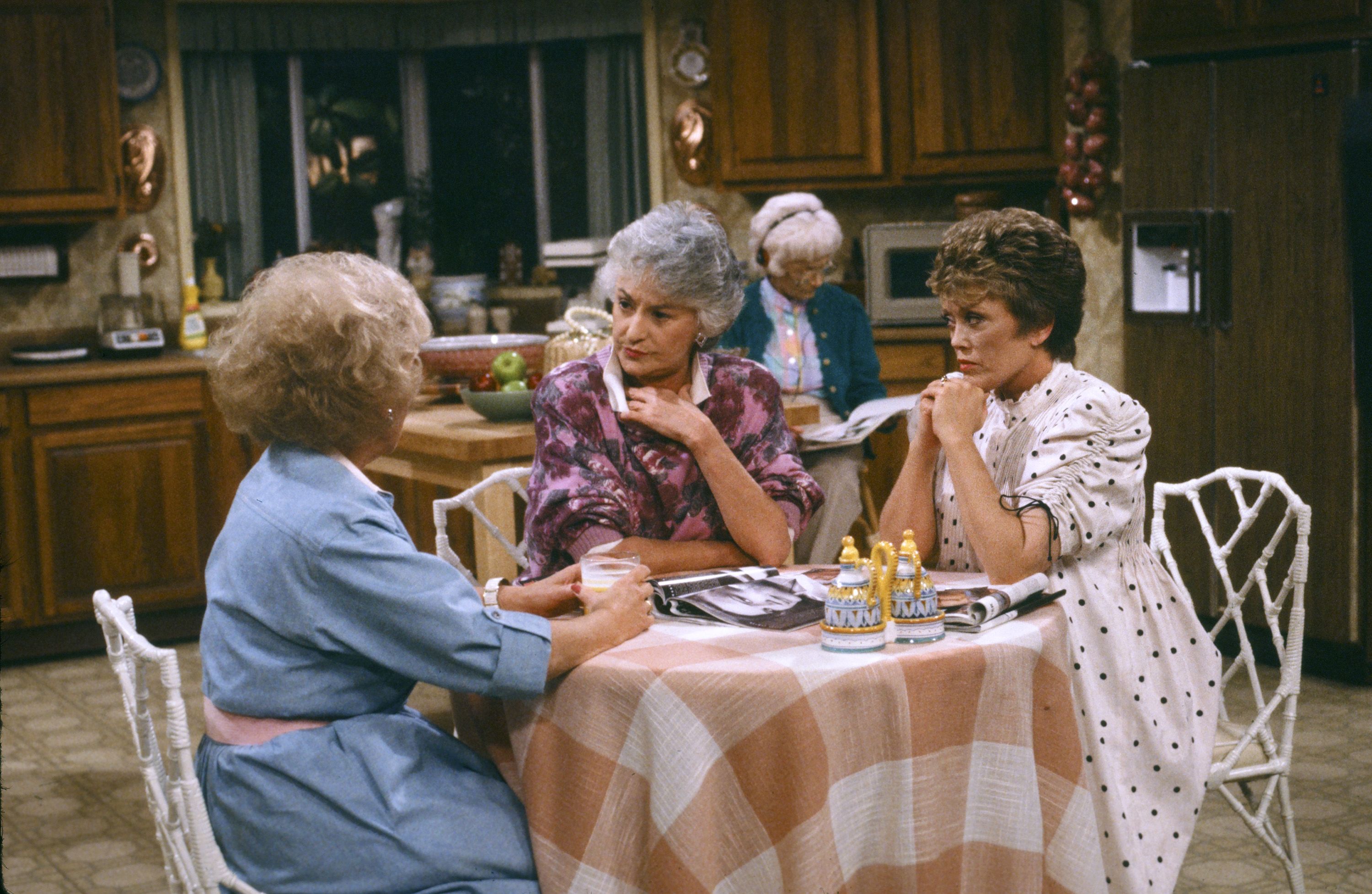 2019 year - 10 Quirks You Never Noticed About Classic TV Sitcom Homes 2019 year